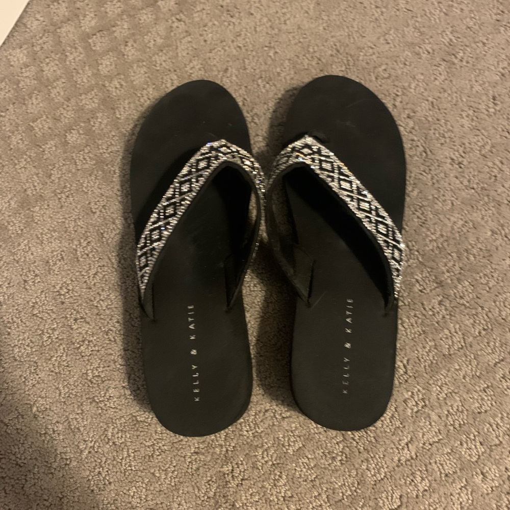 Kelly & Katie platformed flip flops
